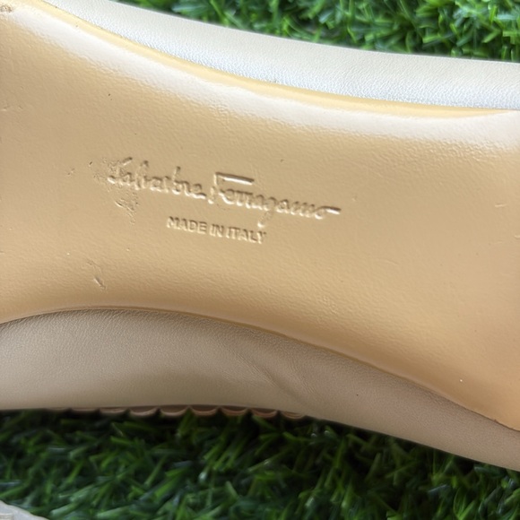 SALVATORE FERRAGAMO Luxury Italian Designer Nude Kitten Heels size 9.5 - Picture 6 of 12